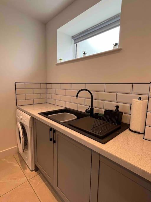 Entire Property In Downham Market, Serviced Accomodation Apartment Luaran gambar