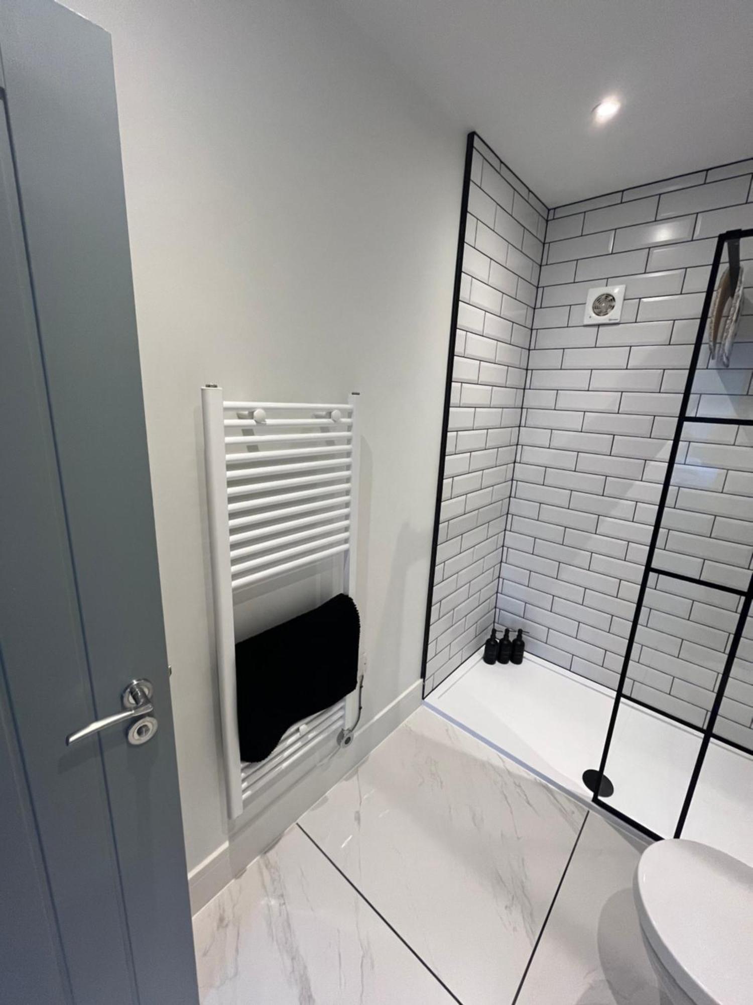 Entire Property In Downham Market, Serviced Accomodation Apartment Luaran gambar